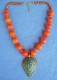 COLLANA DI PERLE IN RESINA E VETRO CON PENDENTE IN