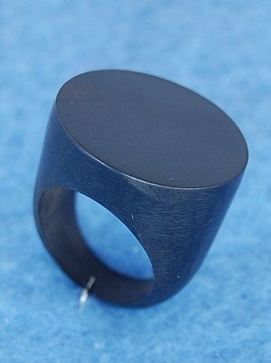 ANELLO IN LEGNO DI EBANO FORMA TONDA.DIAMETR ANELLO IN LEGNO DI EBANO FORMA TONDA.DIAMETR