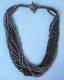 COLLANA IN FILI DI PERLINE CON CHIUSURA IN CORNO.