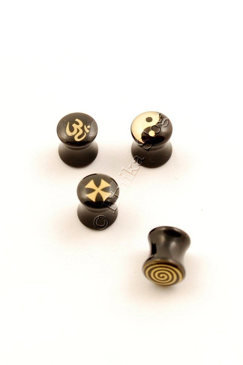 PIERCING, ALLARGATORI IN ACRILICO PLUG SVASATI CON PIERCING, ALLARGATORI IN ACRILICO PLUG SVASATI CON