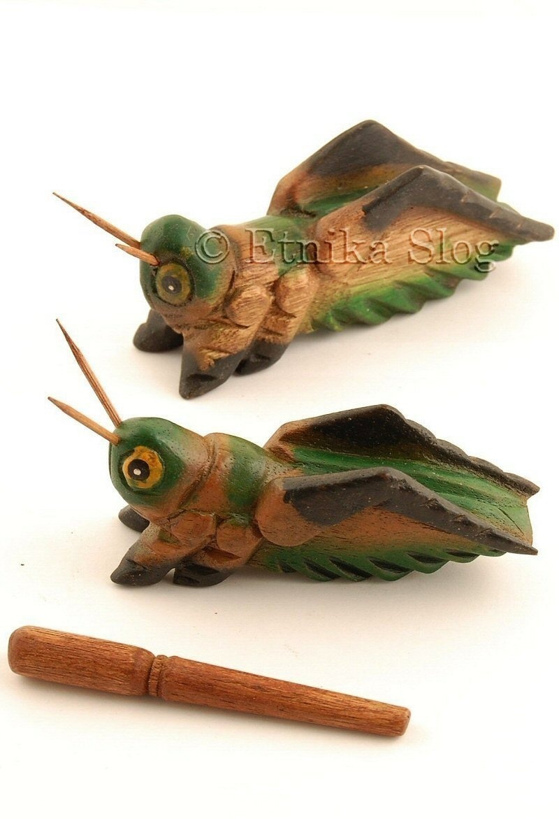 ANIMALE IN LEGNO MUSICALE CON BASTONCINO.GRI ANIMALE IN LEGNO MUSICALE CON BASTONCINO.GRI