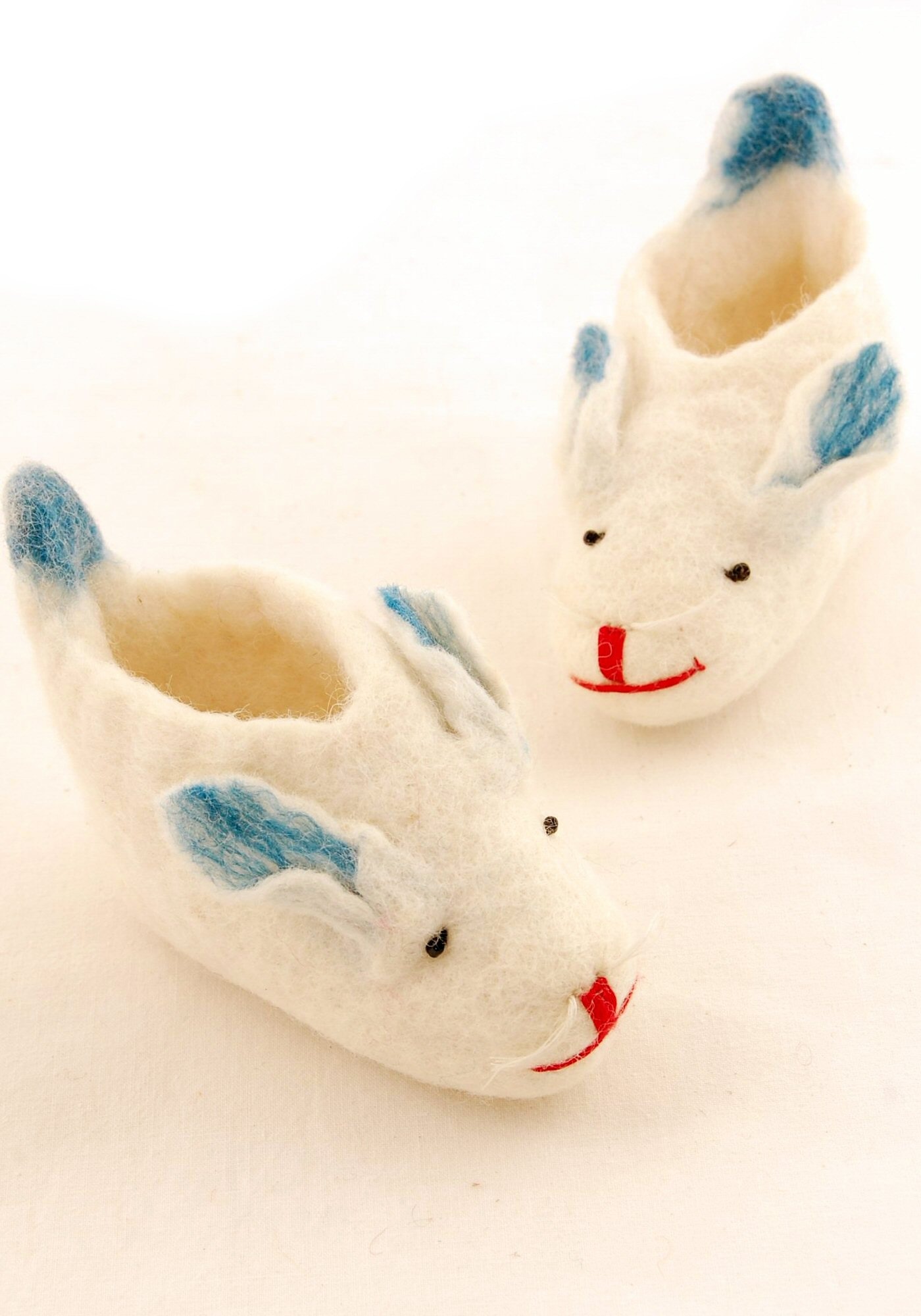 SCARPINE BABBUCCE IN LANA COTTA PER NEONATI. SCARPINE BABBUCCE IN LANA COTTA PER NEONATI.