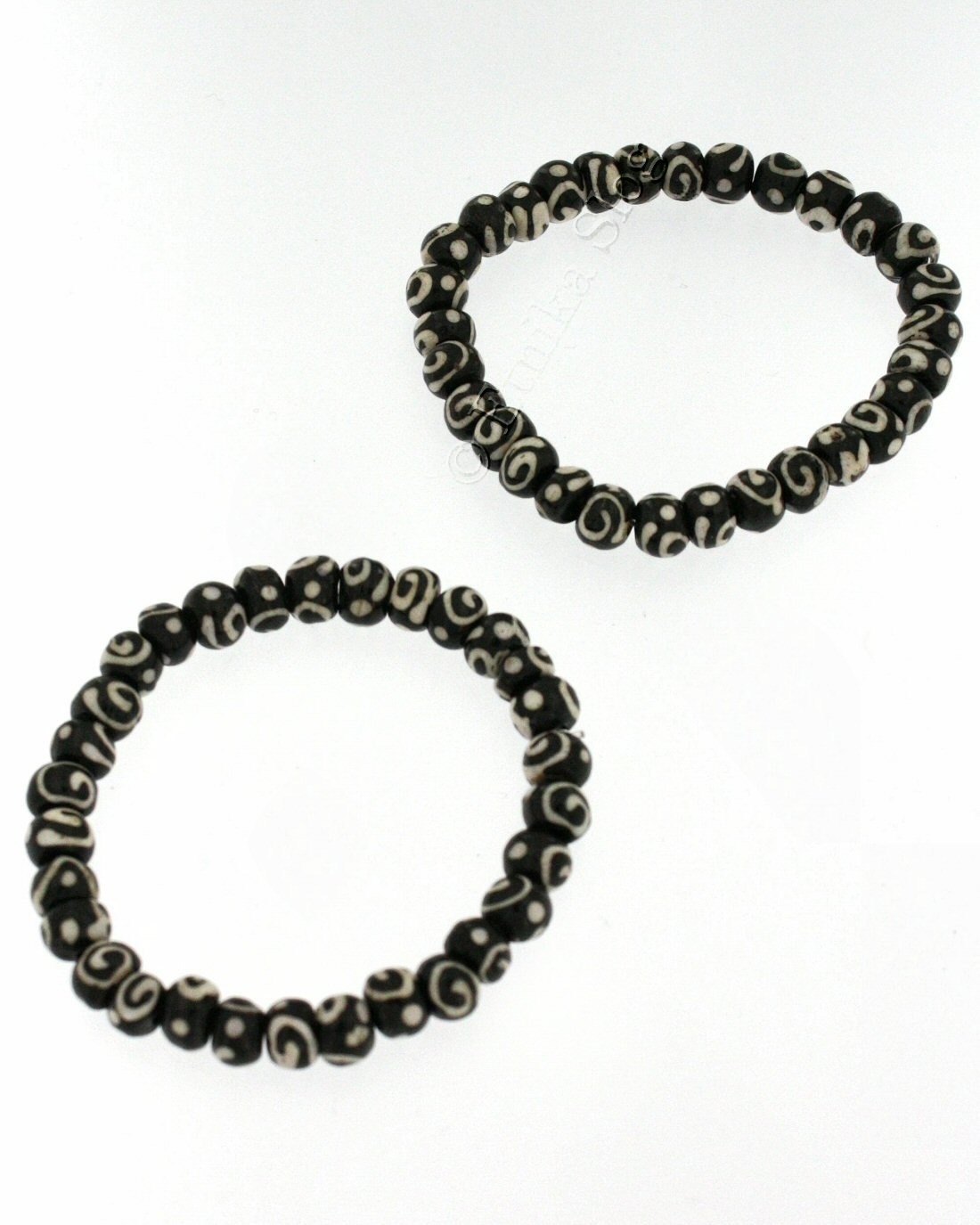 BRACCIALETTO ELASTICO CON COMPONENTI IN OSSO CON D BRACCIALETTO ELASTICO CON COMPONENTI IN OSSO CON D
