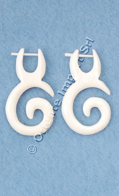 PIERCING FINTO, FATTO DI OSSO, LUNGEZZA 4 CM.br / PIERCING FINTO, FATTO DI OSSO, LUNGEZZA 4 CM.br /
