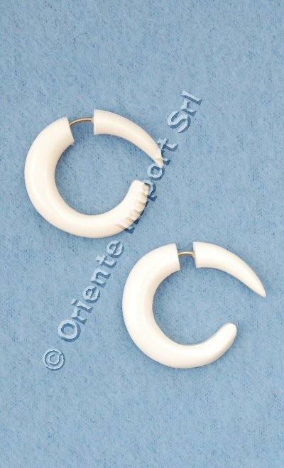 PIERCING FINTO, FATTO DI OSSO, LUNGEZZA 3 CM.br / PIERCING FINTO, FATTO DI OSSO, LUNGEZZA 3 CM.br /