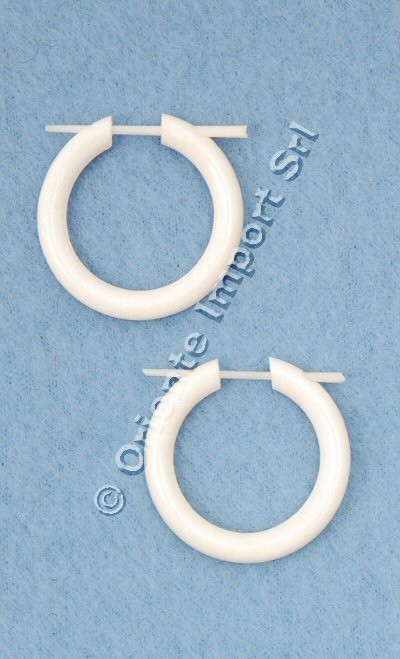 PIERCING FINTO, FATTO DI OSSO,ROTONDO, DIAMETRO 3 PIERCING FINTO, FATTO DI OSSO,ROTONDO, DIAMETRO 3
