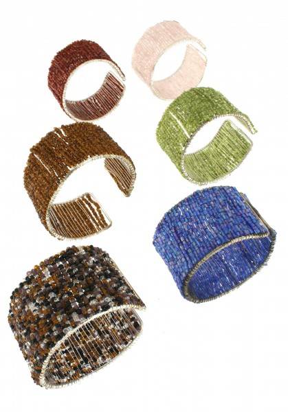 BRACCIALETTO PERLINE RIGIDO.MISURE 4x7 CM.b