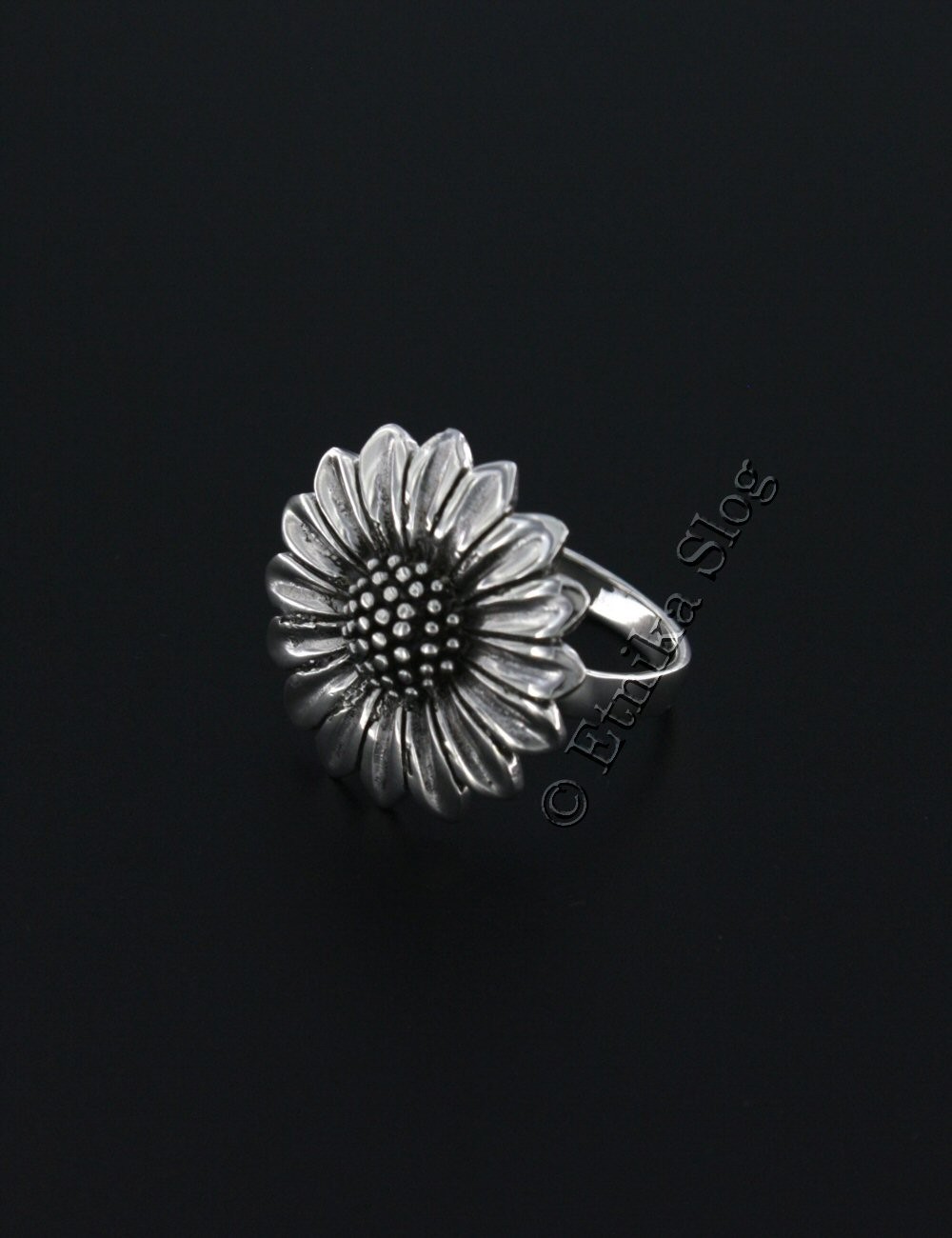ANELLO IN ARGENTO LAVORATO (GIRASOLE)./ ANELLO IN ARGENTO LAVORATO (GIRASOLE)./