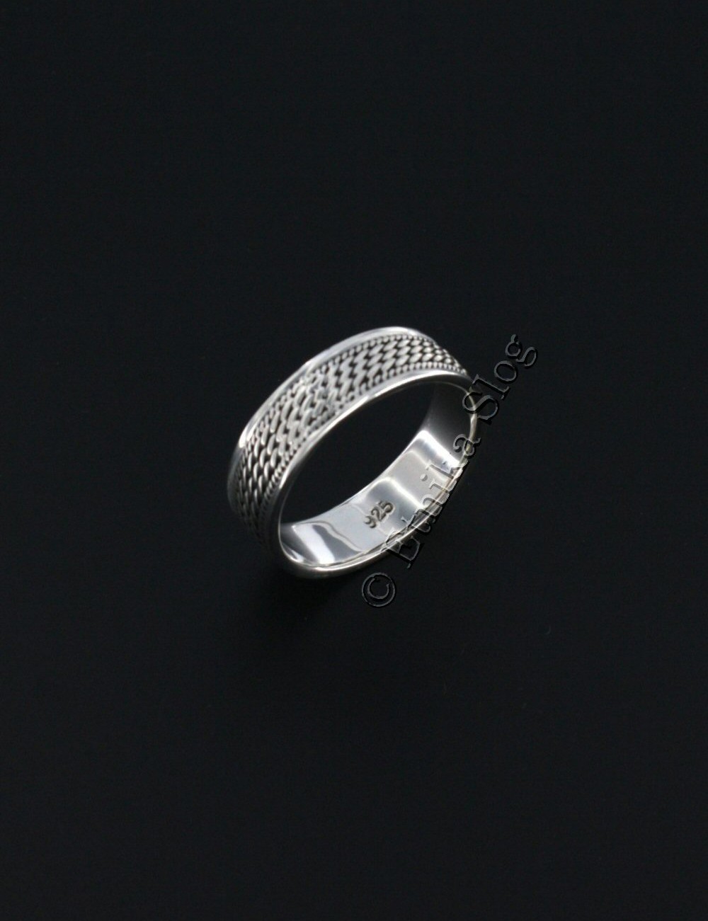 ANELLO IN ARGENTO LAVORATO, COME FOTO. ALTEZZA MM ANELLO IN ARGENTO LAVORATO, COME FOTO. ALTEZZA MM