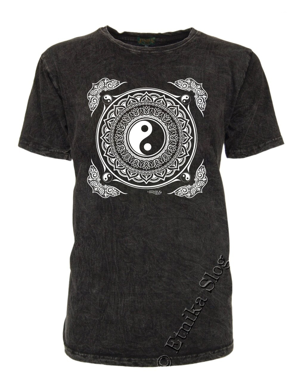 T-SHIRT UOMO COTONE - STONEWASHED CON STAMPA T-SHIRT IN COTONE CON SCOLLO ROTONDOTINTA UN - com Etnika Slog d.o.o. T-SHIRT UOMO COTONE - STONEWASHED CON STAMPA T-SHIRT IN COTONE CON SCOLLO ROTONDOTINTA UN - com Etnika Slog d.o.o.