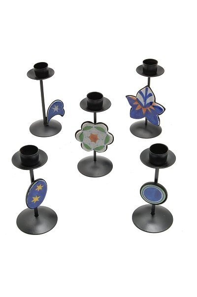 CANDELABRO PIATTO FATTO DI FERRO BATTUTO CON APPLI CANDELABRO PIATTO FATTO DI FERRO BATTUTO CON APPLI