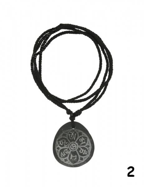 COLLANA CORDONCINO NERO CON PENDENTE IN PIETRA DUR