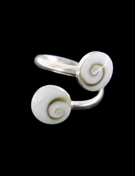 ANELLO IN ARGENTO&nbsp;CON CONCHIGLIA OCCHIO DI SHIVA /