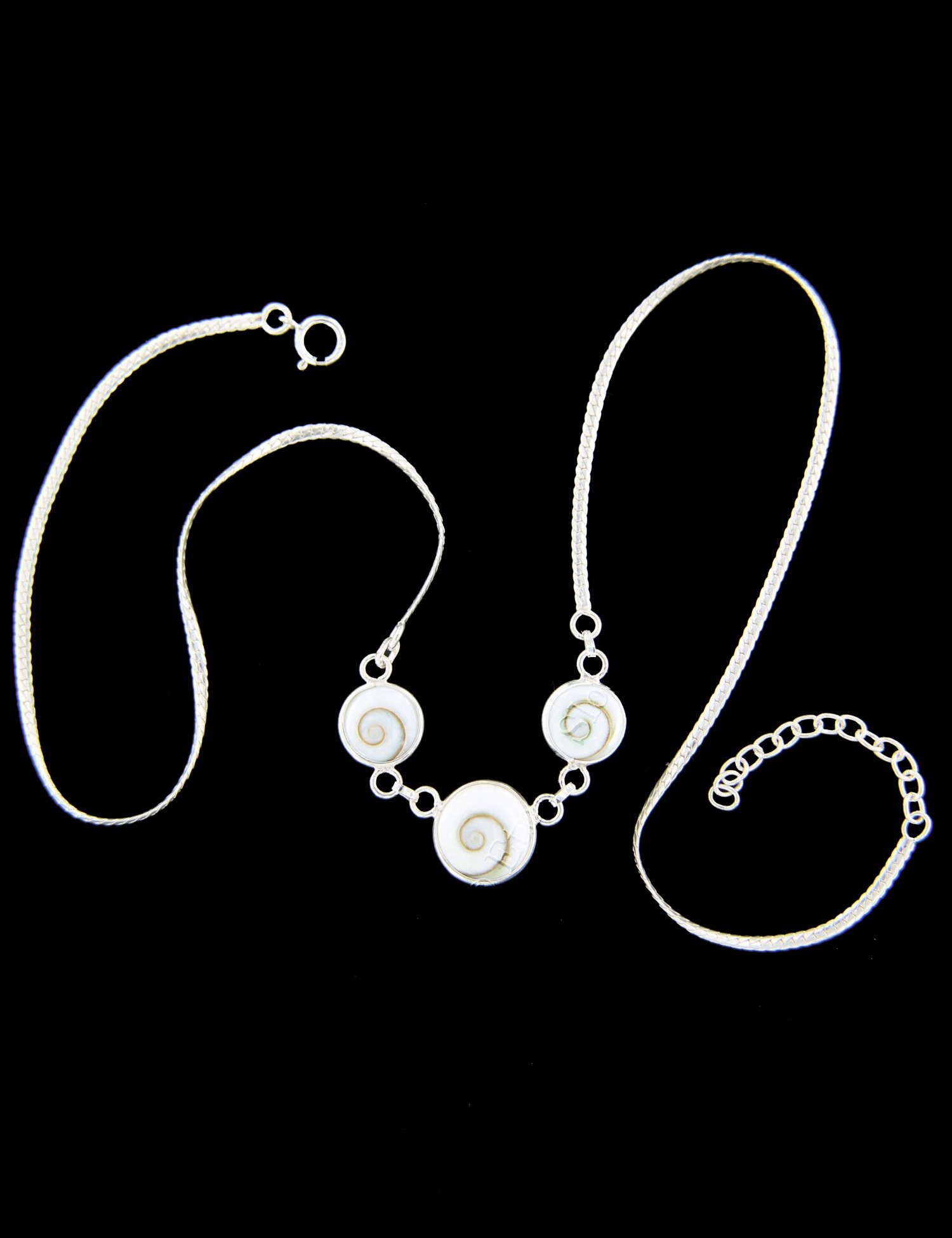 COLLANA IN ARGENTO CON CONCHIGLIA OCCHIO DI SHIVA COLLANA IN ARGENTO CON CONCHIGLIA OCCHIO DI SHIVA