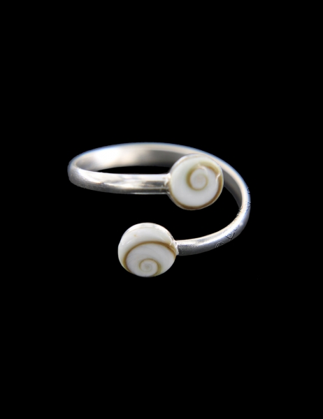 ANELLO IN ARGENTO&nbsp;CON CONCHIGLIA OCCHIO DI SHIVA /