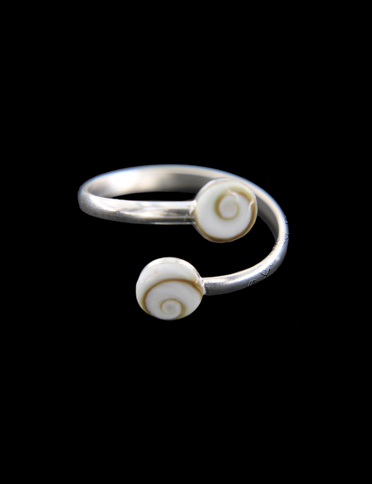 ANELLO IN ARGENTO CON CONCHIGLIA OCCHIO DI SHIVA / ANELLO IN ARGENTO CON CONCHIGLIA OCCHIO DI SHIVA /