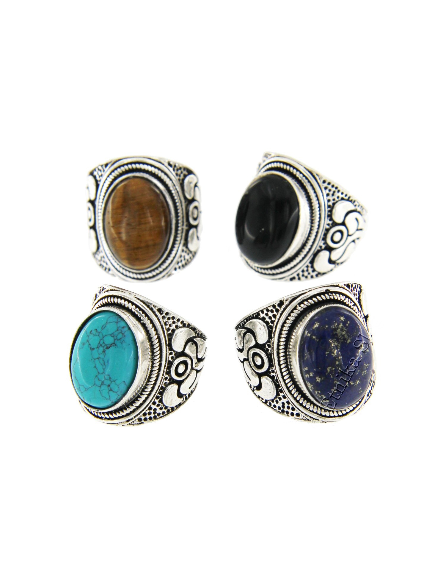 ANELLO IN METALLO BIANCO LAVORATO CON PIETRA DURA ANELLO IN METALLO BIANCO LAVORATO CON PIETRA DURA