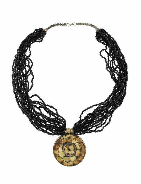 COLLANA A FILI DI PERLINE, CON PENDENTE FORME E CO