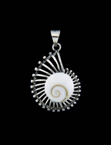 PENDENTE IN ARGENTO CON CONCHIGLIA OCCHIO DI SHIVA