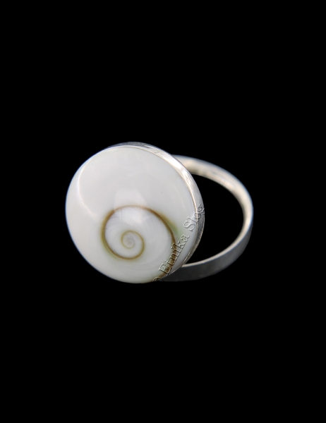 ANELLO IN ARGENTO CON CONCHIGLIA OCCHIO DI SHIVA /