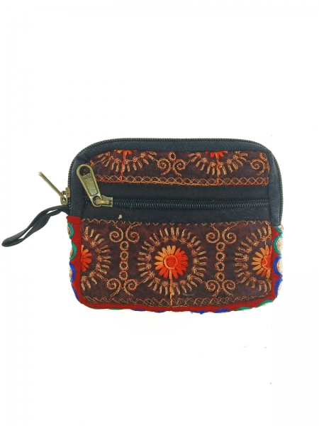 ASTUCCIO / PATCHWORK COLORI, RICAMI E PAILLETTES A