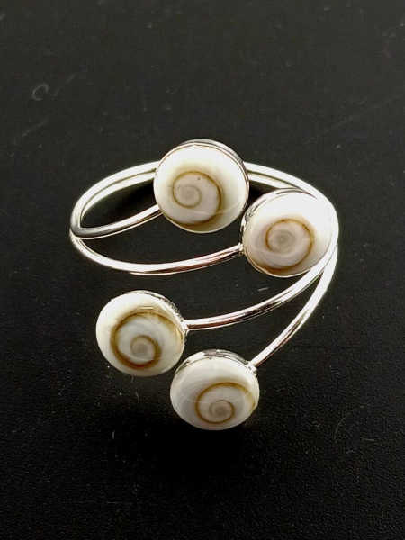 ANELLO IN ARGENTO&nbsp;CON CONCHIGLIA OCCHIO DI SHIVA /