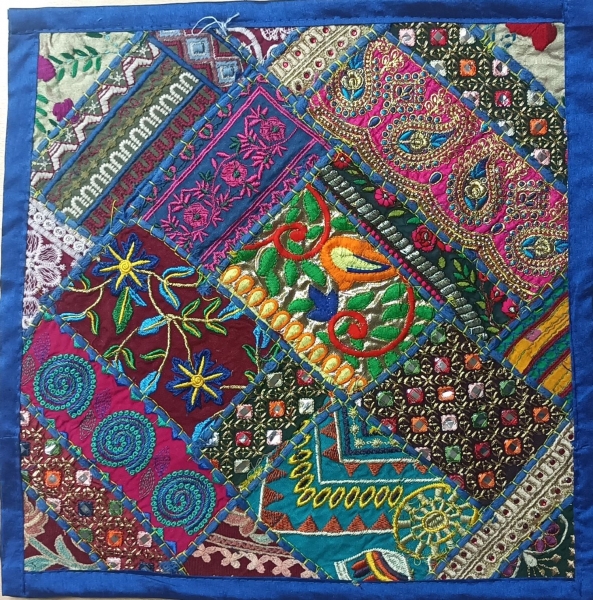 COPRICUSCINO PATCHWORKMISURA CIRCA CM 39X39,