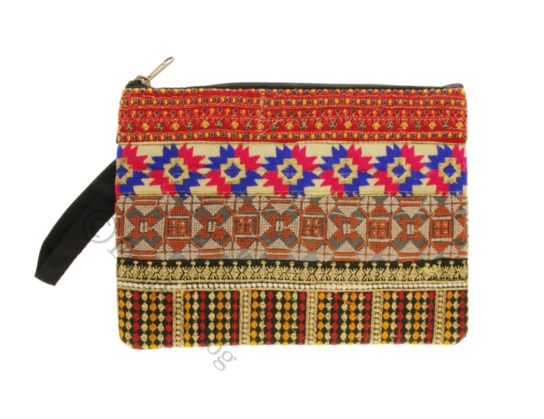 ASTUCCIO / POCHETTE PATCHWORK COLORI, RICAMI E PAI