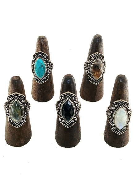 ANELLO IN METALLO BIANCO LAVORATO CON PIETRA DURA&nbsp;