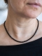 COLLANA IN PIETRE DURE E OTTONE, CHIUSURA A MOSCHE