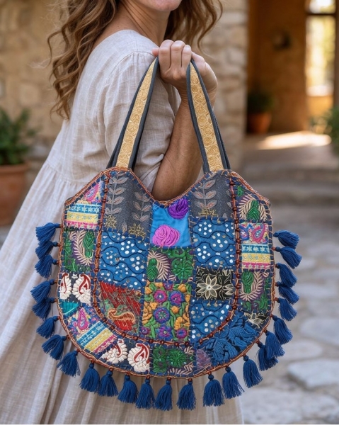 BORSA DA SPALLA ROTONDA IN COTONE PATCHWORK, RICAM