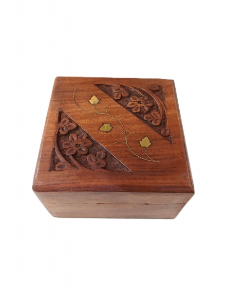 SCATOLA QUADRATA IN LEGNO INTAGLIATA CON INTARSI I