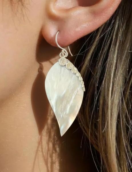 ORECCHINI&nbsp;IN ARGENTO&nbsp;CON&nbsp;MADREPERLA BIANCOmi