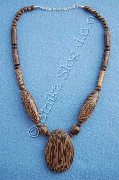 COLLANA IN LEGNO DI PALMA, CON VARI COMPONENTI E P
